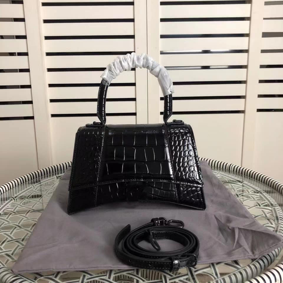 Hourglass Half Moon Crocodile Shoulder Bag Wallet Crossbody Purse Luxury Designers Flash Diamond Portable Mini tote Fashion Handbags Women Underarm Bags, Style a
Hourglass Half Moon Crocodile Shoulder Bag Wallet Crossbody Purse Luxury Designers Flash Diamond Portable Mini tote Fashion Handbags Women Underarm Bags, Style a