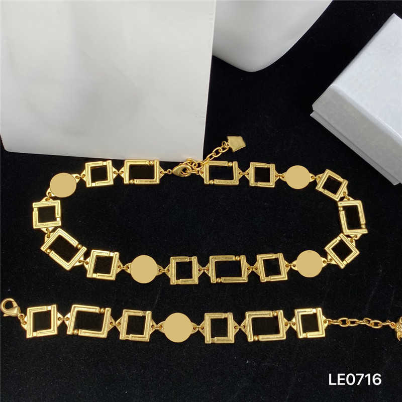 Jewelry Sets Women Men Designer Pendants Necklaces Vintage Gold Bracelet Letter Bangle Woman Luxury Jewelrys Mens V Chains
Jewelry Sets Women Men Designer Pendants Necklaces Vintage Gold Bracelet Letter Bangle Woman Luxury Jewelrys Mens V Chains