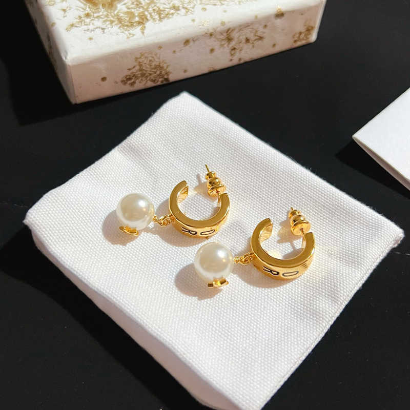 Gold Pearl Earrings Designer Hoops Ear Studs Women Luxury Jewelry Hoops Woman Party Accessories Love Earring Hoops
Gold Pearl Earrings Designer Hoops Ear Studs Women Luxury Jewelry Hoops Woman Party Accessories Love Earring Hoops