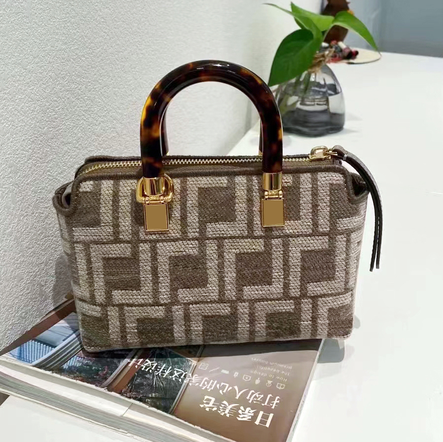 Luxurys Designers Bags Boston travel bag men women's purse with silk scarf and shoulder strap pochette handbags Cross Body top handle crossbody clutch duffle bags, Black 
Luxurys Designers Bags Boston travel bag men women's purse with silk scarf and shoulder strap pochette handbags Cross Body top handle crossbody clutch duffle bags, Black