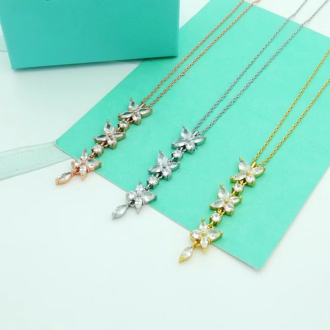Luxurys designers Necklace Women Stainless Steel Couple Diamond Pendant Jewelry for Neck Christmas Gifts for Accessories Wholesale
Luxurys designers Necklace Women Stainless Steel Couple Diamond Pendant Jewelry for Neck Christmas Gifts for Accessories Wholesale