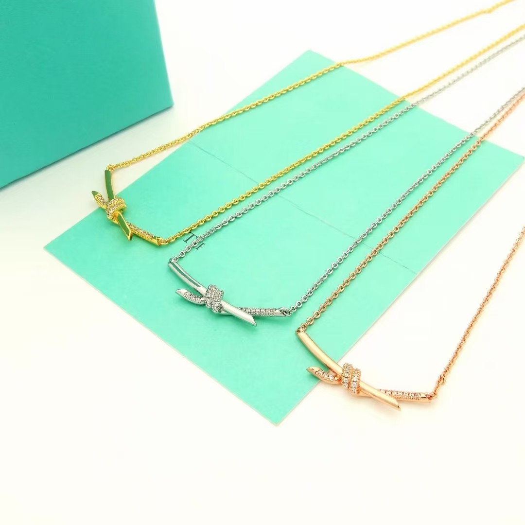 3 Colors Fashion Luxury Designer Love Necklace Women paragraph clavicle Gold Peach Heart Pendant Necklaces Fine Jewelry
3 Colors Fashion Luxury Designer Love Necklace Women paragraph clavicle Gold Peach Heart Pendant Necklaces Fine Jewelry