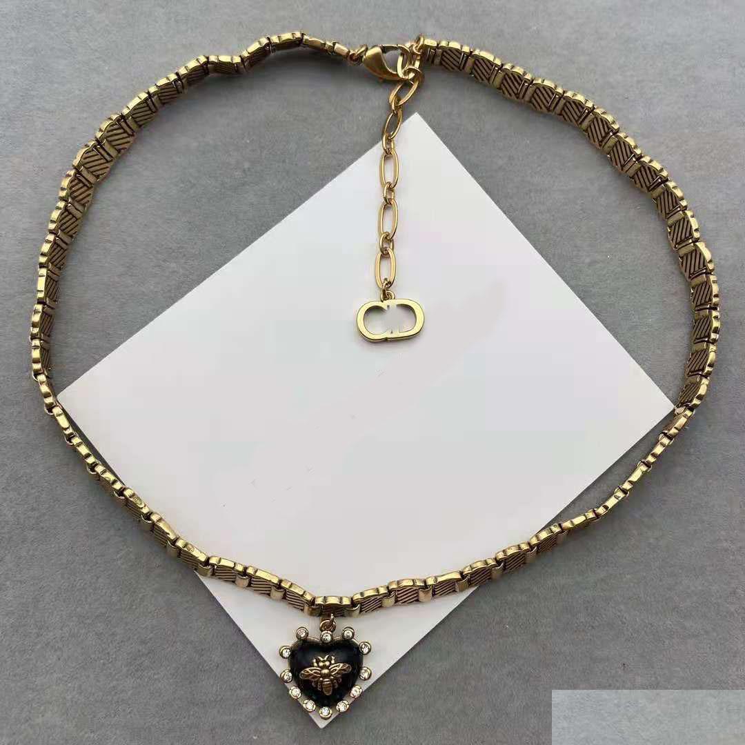Pendant Necklaces Designer Jewelry D Home Peach Heart Inlaid Little Bee Vintage Necklace Thick High Quality With Box Drop Delivery 2 Dhn96
Pendant Necklaces Designer Jewelry D Home Peach Heart Inlaid Little Bee Vintage Necklace Thick High Quality With Box Drop Delivery 2 Dhn96