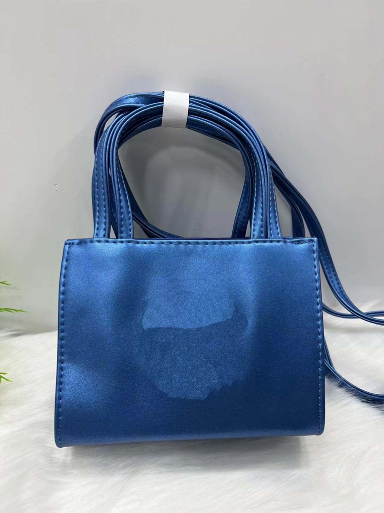 sling bag Designe GRACEFUL Messenger Bags Fashion Casual womens original designer Bag PVC Receivebag Easter Day Soft PU Pastel Totes HourglassBag Candy color 5A, Grey
sling bag Designe GRACEFUL Messenger Bags Fashion Casual womens original designer Bag PVC Receivebag Easter Day Soft PU Pastel Totes HourglassBag Candy color 5A, Grey