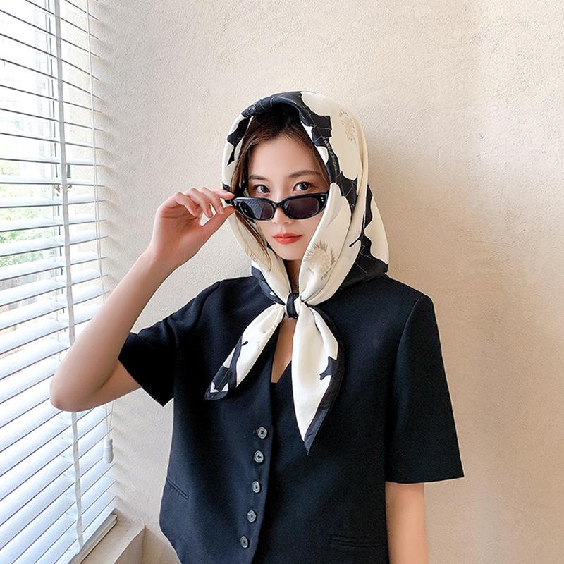 Scarves Summer Style 90 Twill Large Square Scarf Retro Black And White Floral Simulation Silk Wild Decorative Headscarf Shawl
Scarves Summer Style 90 Twill Large Square Scarf Retro Black And White Floral Simulation Silk Wild Decorative Headscarf Shawl
