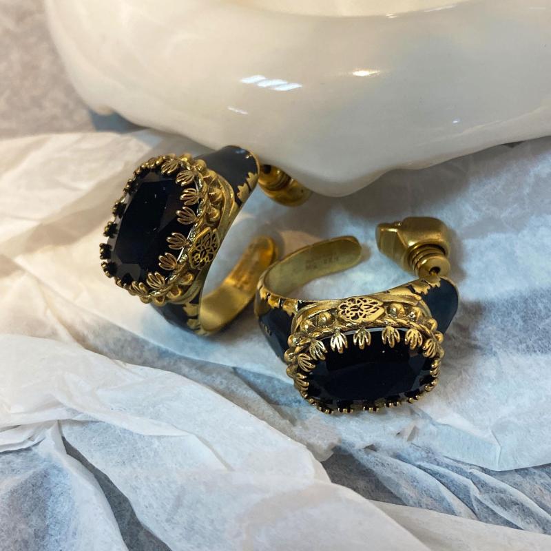 Hoop Earrings Black Crystal Gemstone Enamel C-shaped Half Ring Personality Retro Trendy Design Fashionable
Hoop Earrings Black Crystal Gemstone Enamel C-shaped Half Ring Personality Retro Trendy Design Fashionable