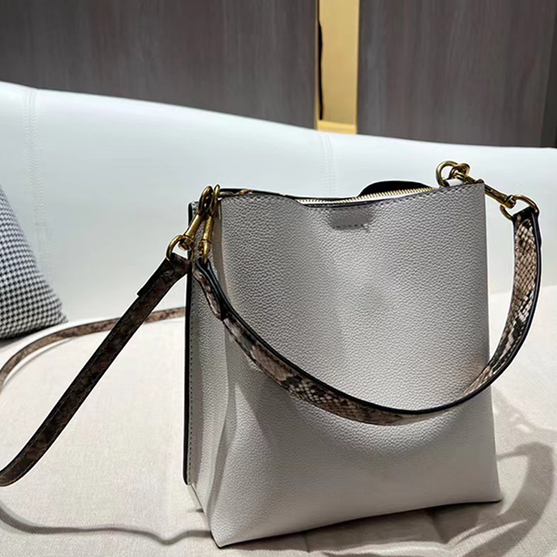 Luxury Designers Top Original Totes Bags Light Grey BOOK Handbag TOTE Women's Classic Handle Laptop Large Capacity Shopping Bag Commuting coa down, Blue
Luxury Designers Top Original Totes Bags Light Grey BOOK Handbag TOTE Women's Classic Handle Laptop Large Capacity Shopping Bag Commuting coa down, Blue