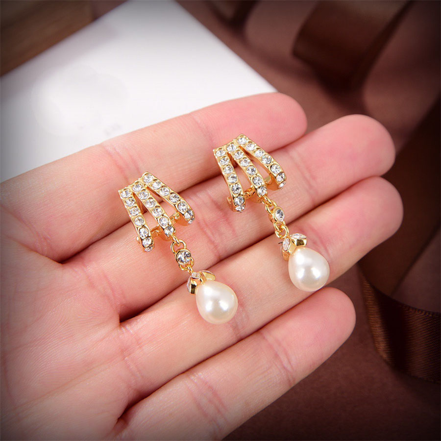 Fashion Ce Letter Earrings Womens Premiun Designer Women Earring Luxury Jewelry Stud Ear Ring Pendant Pearl Diamonds Nice Line Letter
Fashion Ce Letter Earrings Womens Premiun Designer Women Earring Luxury Jewelry Stud Ear Ring Pendant Pearl Diamonds Nice Line Letter