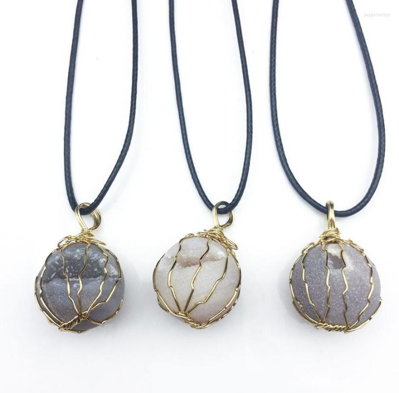 Pendant Necklaces Wholesale Natural Crystal Agate Hole Opening Laughing Cluster Silk Gold Frosted Round Ball Necklace
Pendant Necklaces Wholesale Natural Crystal Agate Hole Opening Laughing Cluster Silk Gold Frosted Round Ball Necklace