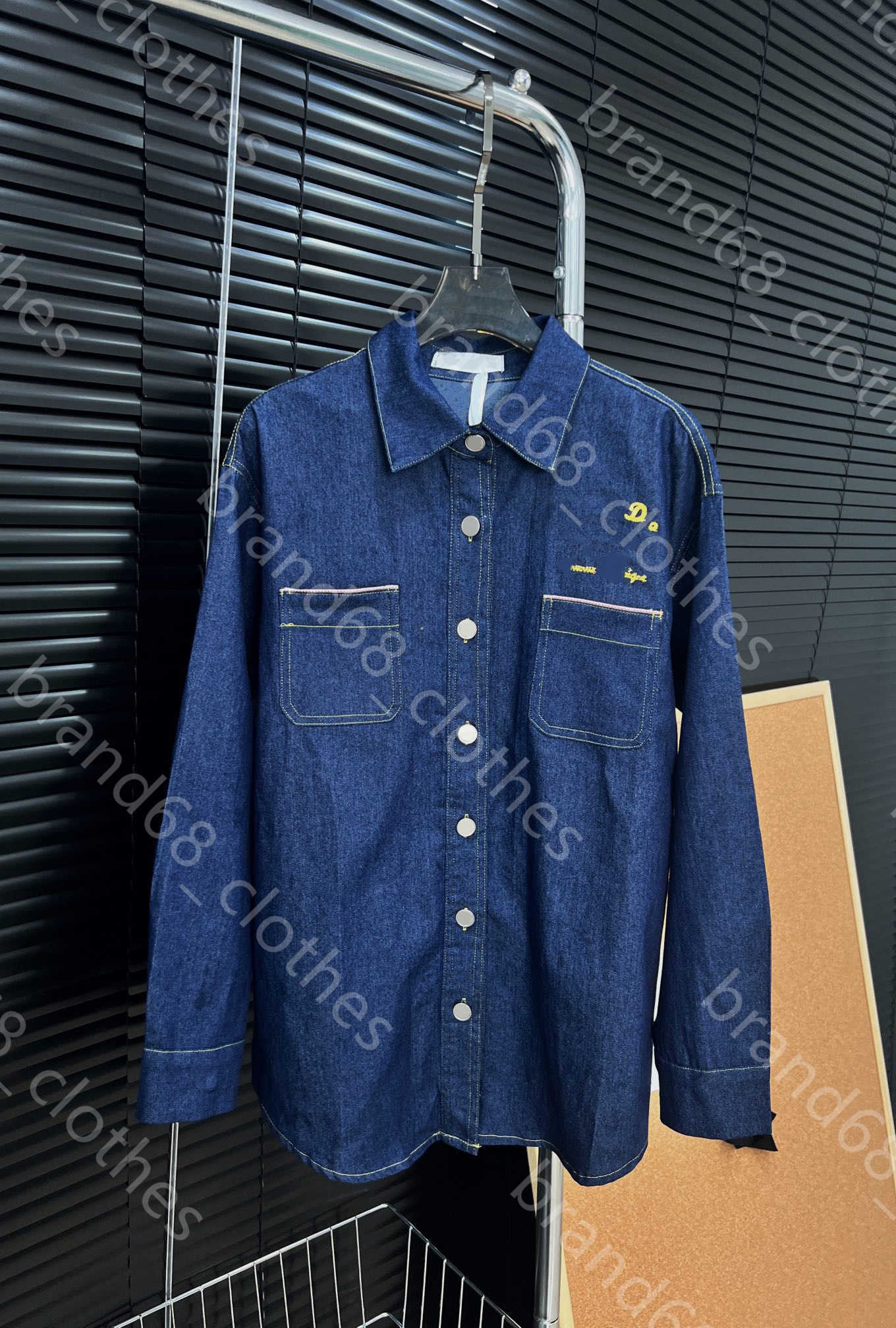 22ss designer denim shirt dress for women letter embroidery long sleeve coat simple high quality womens shirts logo brand autumn fashion lady clothes
22ss designer denim shirt dress for women letter embroidery long sleeve coat simple high quality womens shirts logo brand autumn fashion lady clothes