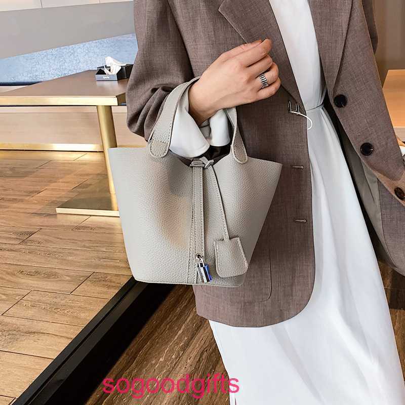 H Handbag Designers Bags Women's Picotn Lock Handbags Tote Bag Vegetable Basket 2023 New Handheld Fashion Simple Versatile Pn Prc3, Gray
H Handbag Designers Bags Women's Picotn Lock Handbags Tote Bag Vegetable Basket 2023 New Handheld Fashion Simple Versatile Pn Prc3, Gray