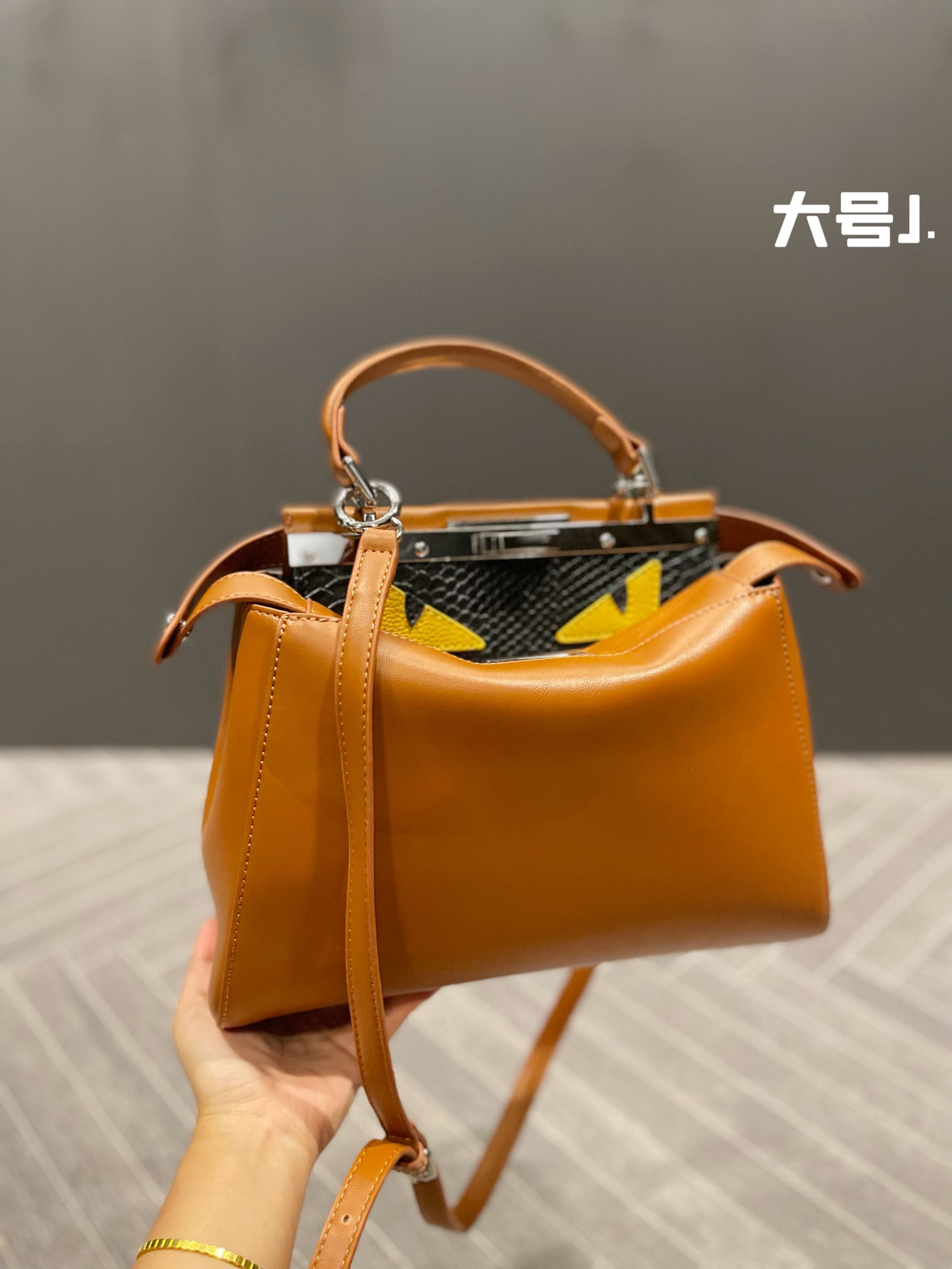 Shoulder bag Luxury tote purse Brand handbag message bags Genuine Leather Cluth Crossbody Original 5A Quality Cattlehide 23CM OL VINTAGE Womens, Box 
Shoulder bag Luxury tote purse Brand handbag message bags Genuine Leather Cluth Crossbody Original 5A Quality Cattlehide 23CM OL VINTAGE Womens, Box