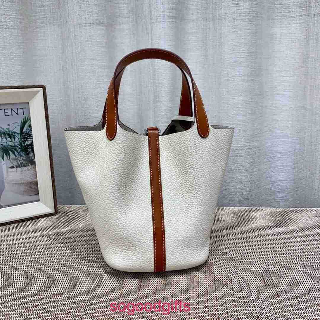 Designer Herme bags Women's Picotin lock Handbags Tote Bag First layer litchi grain cattle hide Basket bag with assorted dishes 18Large capa, Top layer cow hide milk shake white
Designer Herme bags Women's Picotin lock Handbags Tote Bag First layer litchi grain cattle hide Basket bag with assorted dishes 18Large capa, Top layer cow hide milk shake white