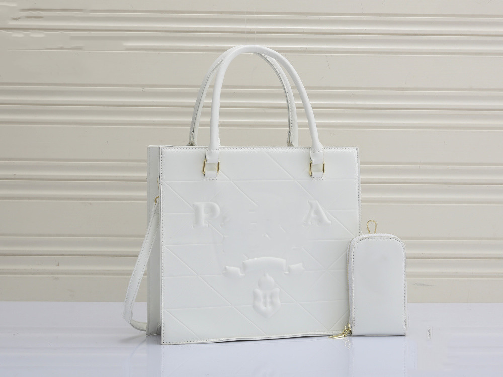 PA Luxury Designer Brands Shopping Bags Women Label Waterproof Leisure Travel Bag Large Capacity Leather Mommy Tote Ladies Shoulder Bag Handbag, Additional express transportation
PA Luxury Designer Brands Shopping Bags Women Label Waterproof Leisure Travel Bag Large Capacity Leather Mommy Tote Ladies Shoulder Bag Handbag, Additional express transportation