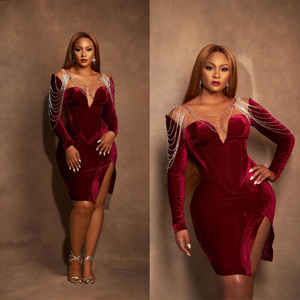 Sexy Red Velvet Evening Dress With Tassels High Slit 2022 New Deep V-Neck Full Sleeve Bridal Gowns Knee-Length Party Dresses, White
Sexy Red Velvet Evening Dress With Tassels High Slit 2022 New Deep V-Neck Full Sleeve Bridal Gowns Knee-Length Party Dresses, White