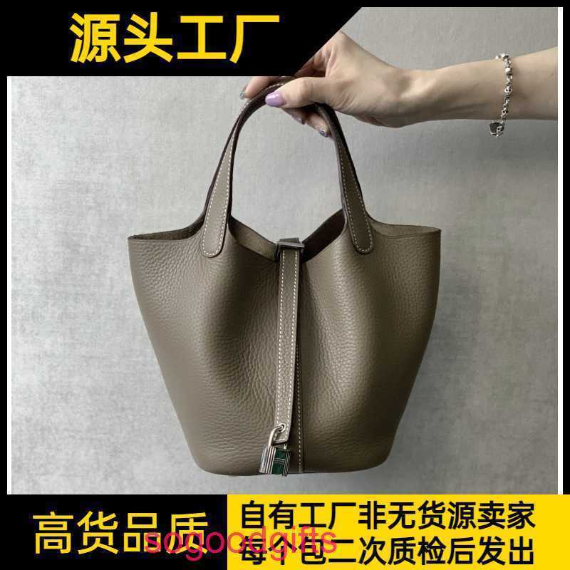 Designer Herme bags Women's Picotin lock Handbags Tote Bag Vegetable basket women's bag 18cm elephant grey silver buckle TC leather hand sew, Elephant grey gold clasp
Designer Herme bags Women's Picotin lock Handbags Tote Bag Vegetable basket women's bag 18cm elephant grey silver buckle TC leather hand sew, Elephant grey gold clasp
