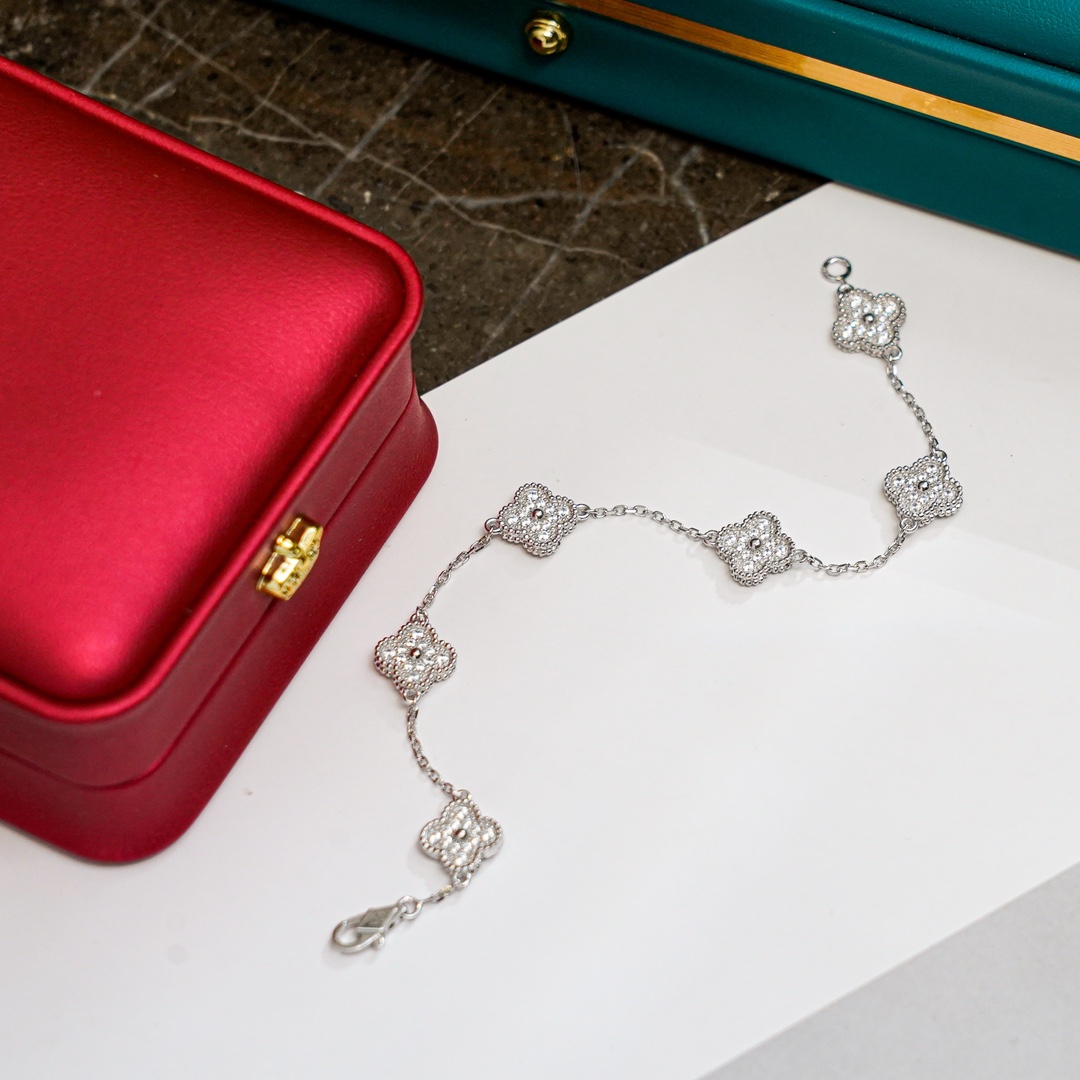 Designer bracelet Sterling silver bracelet Four-leaf clover Platinum CNC diamond buckle Women's jewelry dust bag
Designer bracelet Sterling silver bracelet Four-leaf clover Platinum CNC diamond buckle Women's jewelry dust bag