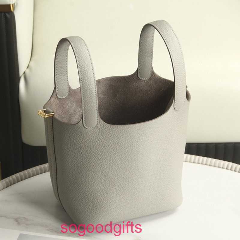 H Handbag Designer Bags Women's Picotn Lock Handbags Tote Bag Compared with High-end H-button Food Basket Bucket Bag Pure Manual Pn 5d8w, 18cm
H Handbag Designer Bags Women's Picotn Lock Handbags Tote Bag Compared with High-end H-button Food Basket Bucket Bag Pure Manual Pn 5d8w, 18cm