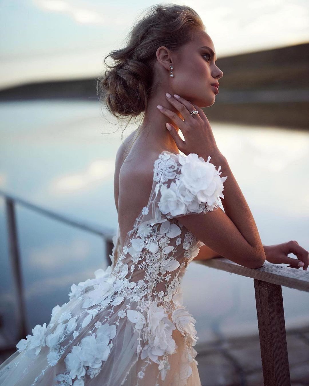 Sexy A Line Wedding Dresses Transparent Short Sleeve Bridal Gown Backless 3D Flowers Appliques Tulle Floor Length Robe De Soiree