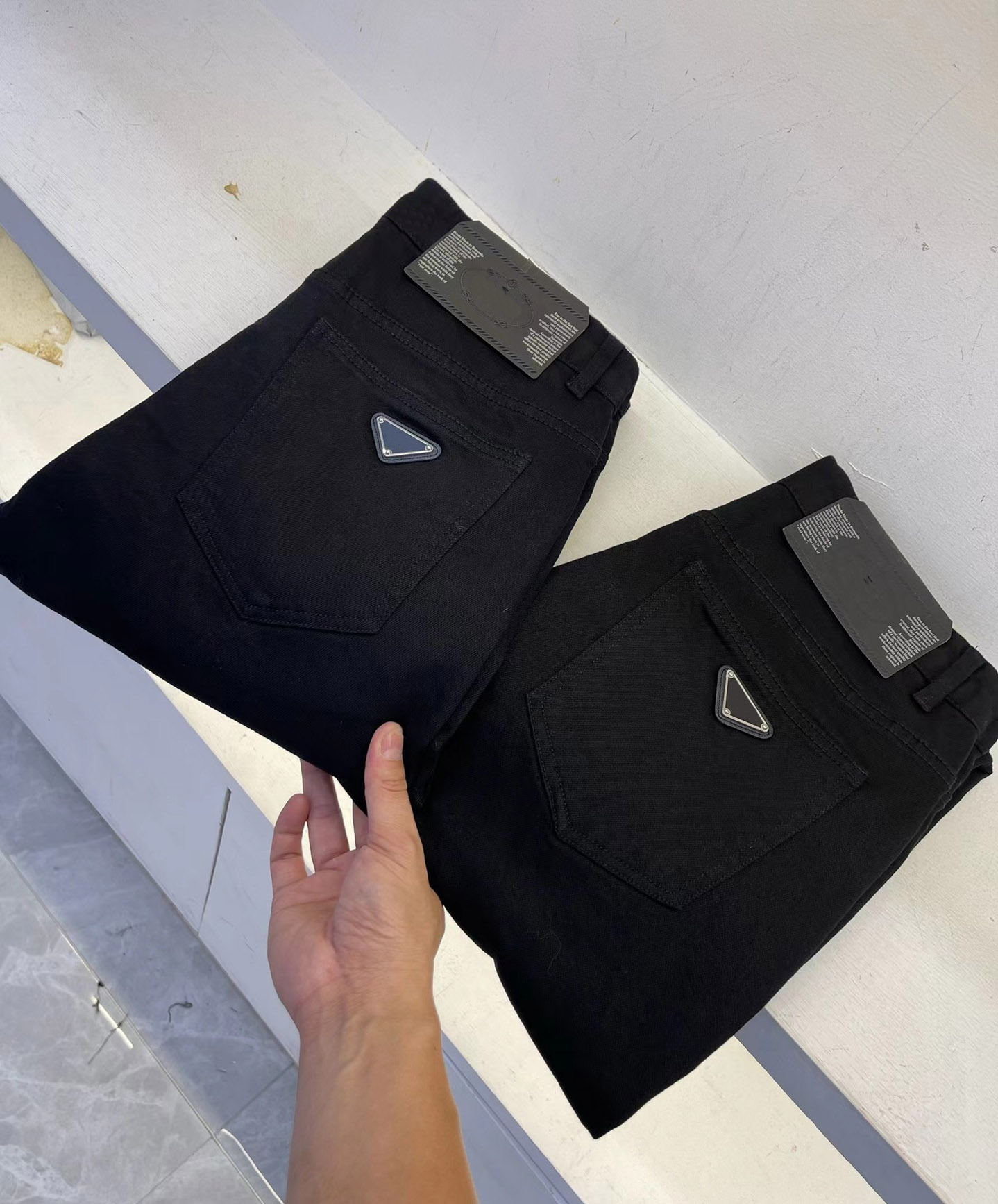 Autumn and winter new pattern designer brand jeans highquality comfortable elastic force fashion simple solid color design men's slim-fit jeans, Black
Autumn and winter new pattern designer brand jeans highquality comfortable elastic force fashion simple solid color design men's slim-fit jeans, Black
