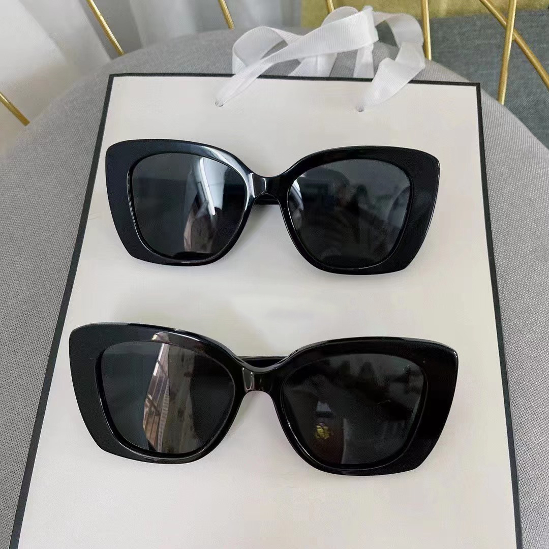 Men Sunglasses For Women Latest Selling Fashion Sun Glasses Mens Sunglass Gafas De Sol Glass UV400 Lens With Random Matching Box 5422
Men Sunglasses For Women Latest Selling Fashion Sun Glasses Mens Sunglass Gafas De Sol Glass UV400 Lens With Random Matching Box 5422