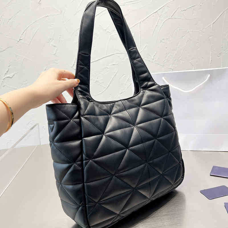 Evening Bags tote bag designer totes bags shopping bag women handbag Luxury Leather Shoulder Classic Triangle Ladies Wallet Solid Color 220913, Pbag black
Evening Bags tote bag designer totes bags shopping bag women handbag Luxury Leather Shoulder Classic Triangle Ladies Wallet Solid Color 220913, Pbag black