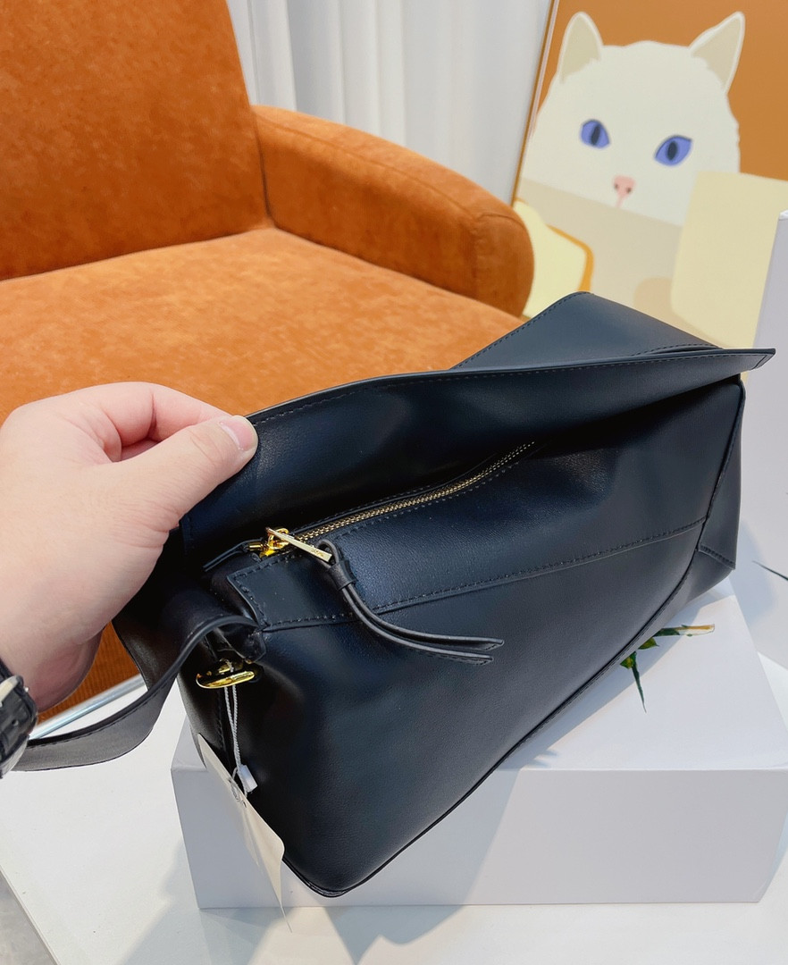 Lo1 new Single shoulder bag 2022 designer fashion dinner bags lady classic letter logo handbag brand messenger bags Axillary bag shopping bag Christmas gifts, Gift tshirt
Lo1 new Single shoulder bag 2022 designer fashion dinner bags lady classic letter logo handbag brand messenger bags Axillary bag shopping bag Christmas gifts, Gift tshirt