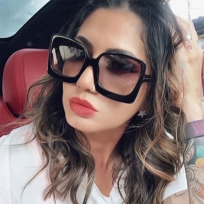 Sunglasses 2022 Large Box Square Piece Female Women Street Fashion Glasses Frame Manufacturers Wholesale
Sunglasses 2022 Large Box Square Piece Female Women Street Fashion Glasses Frame Manufacturers Wholesale