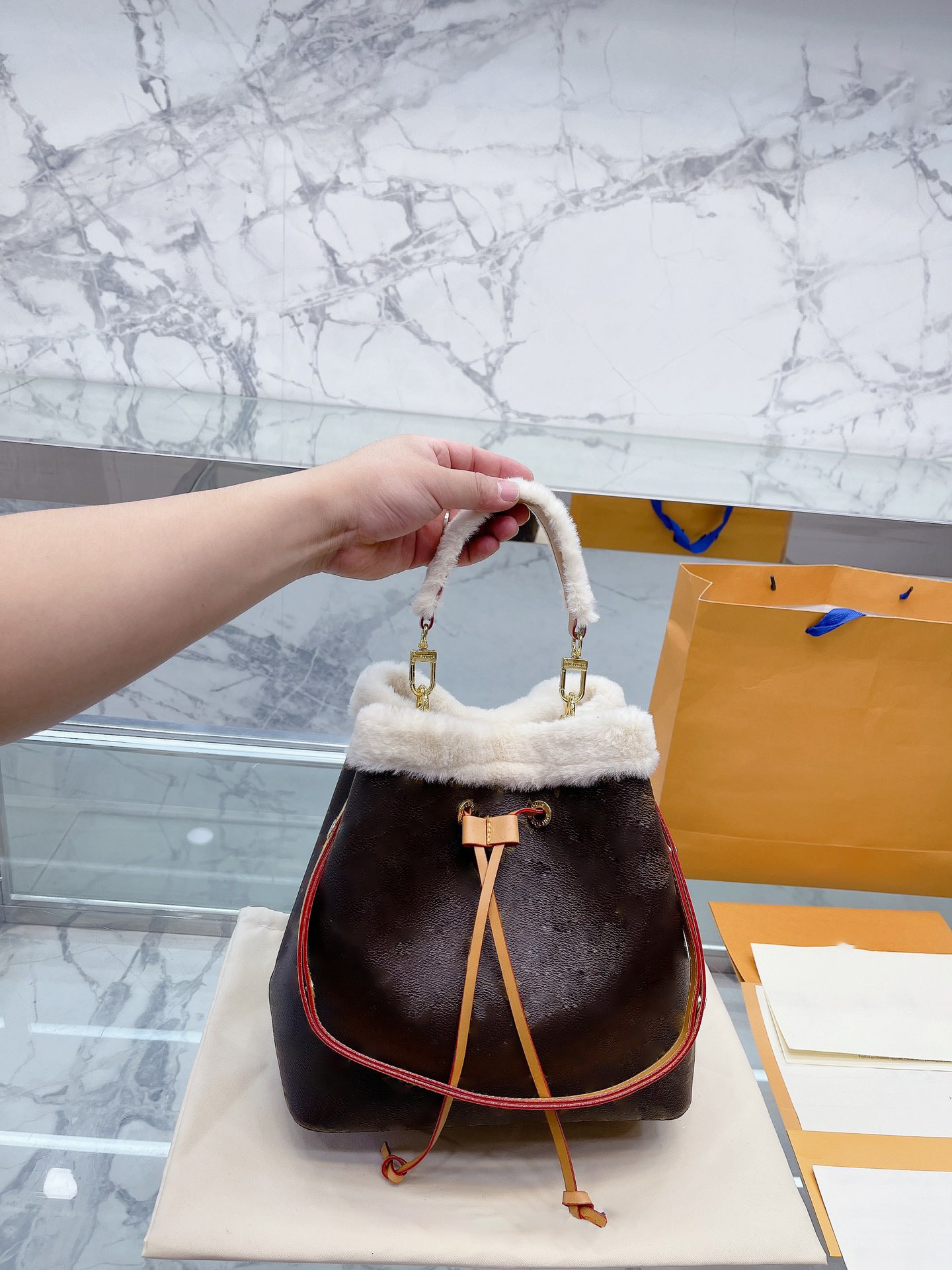 Bucket large capacity women shopping clutch designer tote fashion clutch zipper purses luxury cardholder coin purse lady handbags casual bags portable classic bag, Customize
Bucket large capacity women shopping clutch designer tote fashion clutch zipper purses luxury cardholder coin purse lady handbags casual bags portable classic bag, Customize