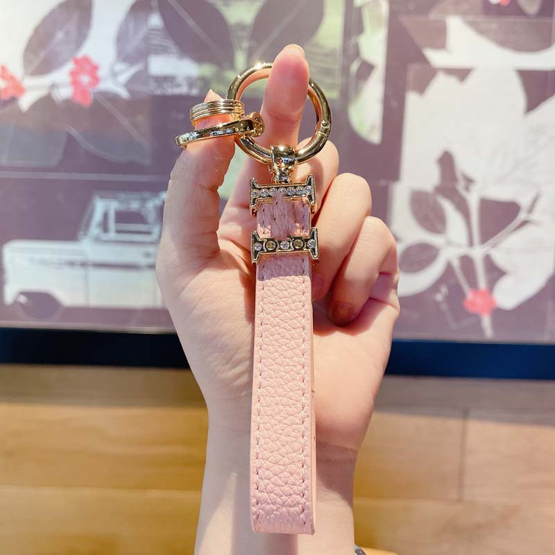 Diamond-Embedded Genuine Leather Car Key Ring Personalized Creative Package Pendant Girlfriends Keys Chain High-End Fashion Small Gift
Diamond-Embedded Genuine Leather Car Key Ring Personalized Creative Package Pendant Girlfriends Keys Chain High-End Fashion Small Gift