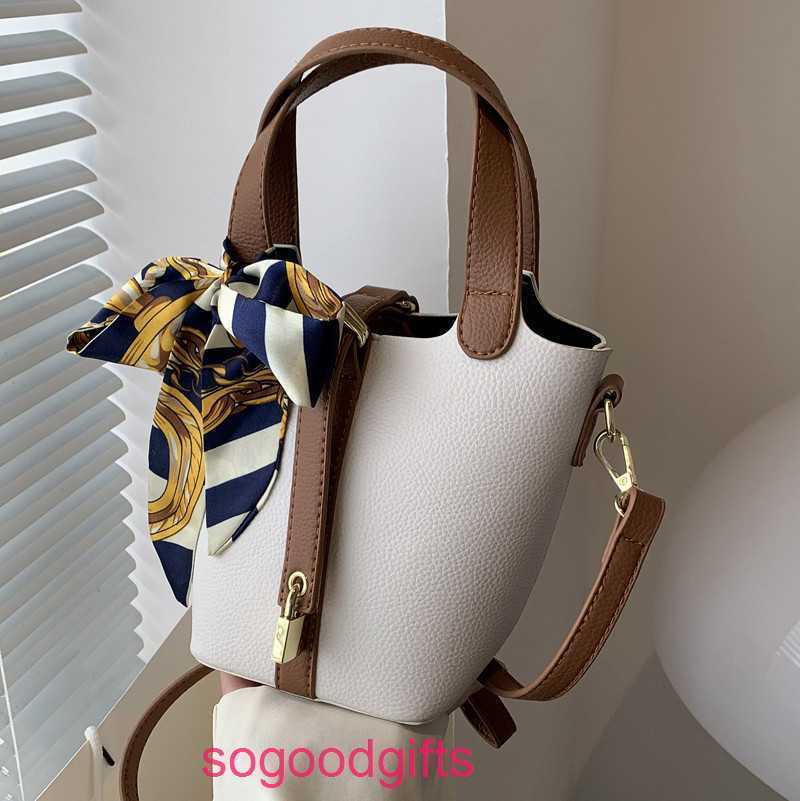 Designer Herme bags Women's Picotin lock Handbags Tote Bag Small Design Women 2022 New Fashion Versatile In Sense Portable Bucket Crossbody, White
Designer Herme bags Women's Picotin lock Handbags Tote Bag Small Design Women 2022 New Fashion Versatile In Sense Portable Bucket Crossbody, White