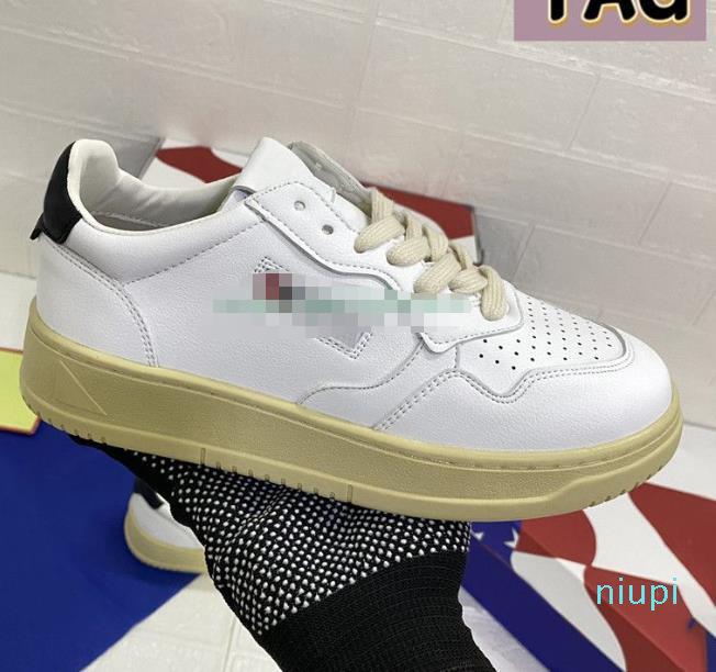 Luxury casual shoes Medalist Low Leather Sneaker triple white black pink red Azure Blue silver gold fashion outdoor designer sneakers women trainers, 01 white black
Luxury casual shoes Medalist Low Leather Sneaker triple white black pink red Azure Blue silver gold fashion outdoor designer sneakers women trainers, 01 white black