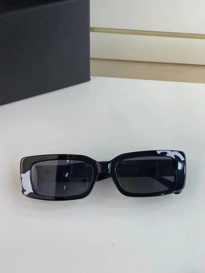Men Sunglasses For Women Latest Selling Fashion Sun Glasses Mens Sunglass Gafas De Sol Glass UV400 Lens With Random Matching Box 71473
Men Sunglasses For Women Latest Selling Fashion Sun Glasses Mens Sunglass Gafas De Sol Glass UV400 Lens With Random Matching Box 71473