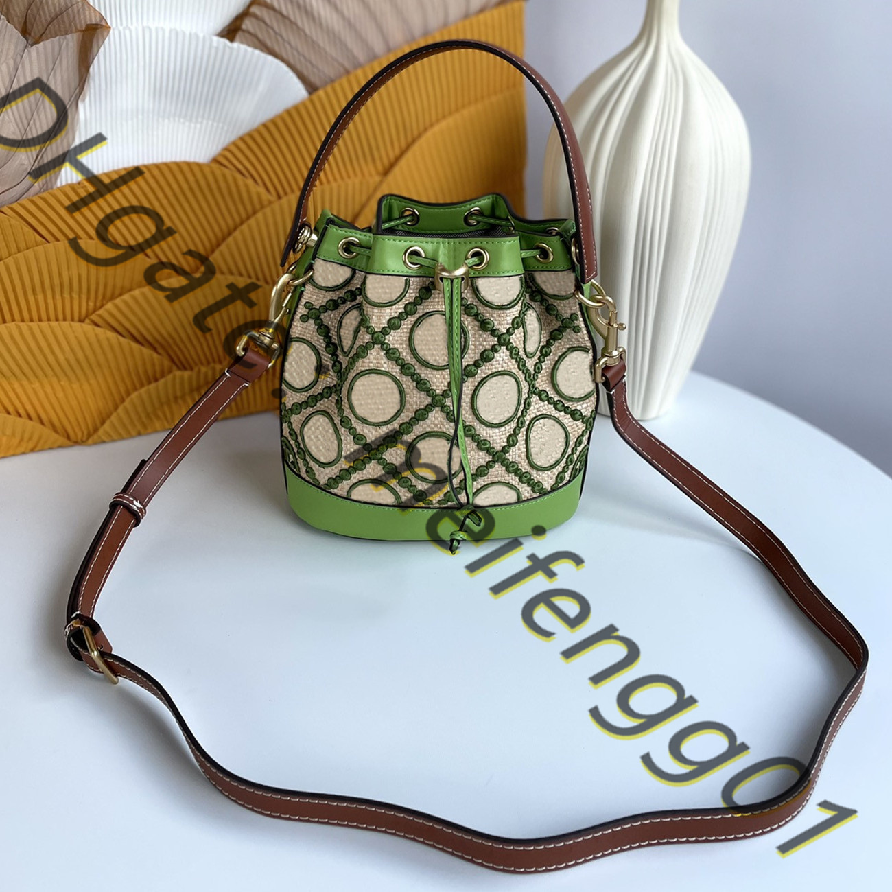 Fashionable Cosmetic Bags Style Even Bags Unique Design New Bucket shaped handbags shoulder bag Cross Body Purse Mirror quality chessboard pattern travel Totes, Brown
Fashionable Cosmetic Bags Style Even Bags Unique Design New Bucket shaped handbags shoulder bag Cross Body Purse Mirror quality chessboard pattern travel Totes, Brown