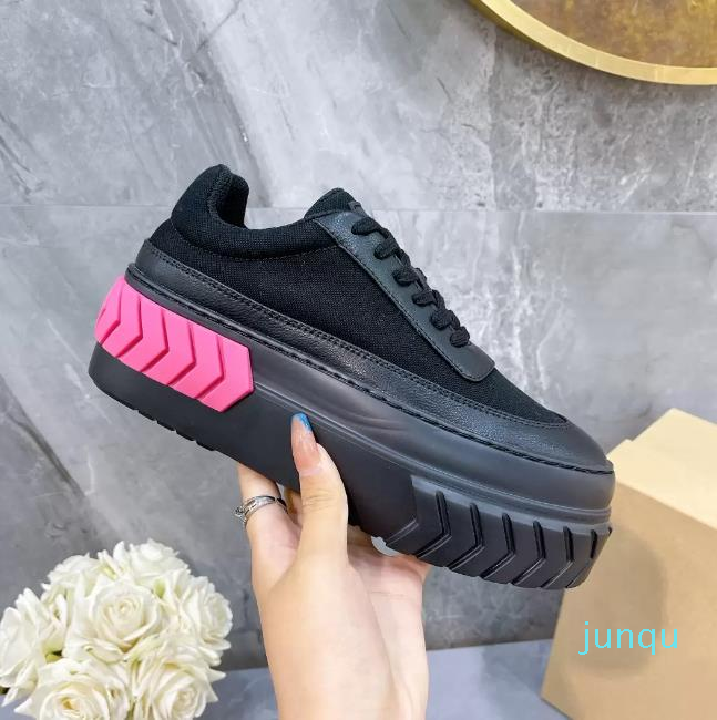 01 Woman Sneakers Casual Shoes Sneaker Top Designer Luxury Women Tyre Color Joint Cushion Rubber Sole Fashion Hot Triple Big Head Triangle Logo Platform Leather, Black
01 Woman Sneakers Casual Shoes Sneaker Top Designer Luxury Women Tyre Color Joint Cushion Rubber Sole Fashion Hot Triple Big Head Triangle Logo Platform Leather, Black