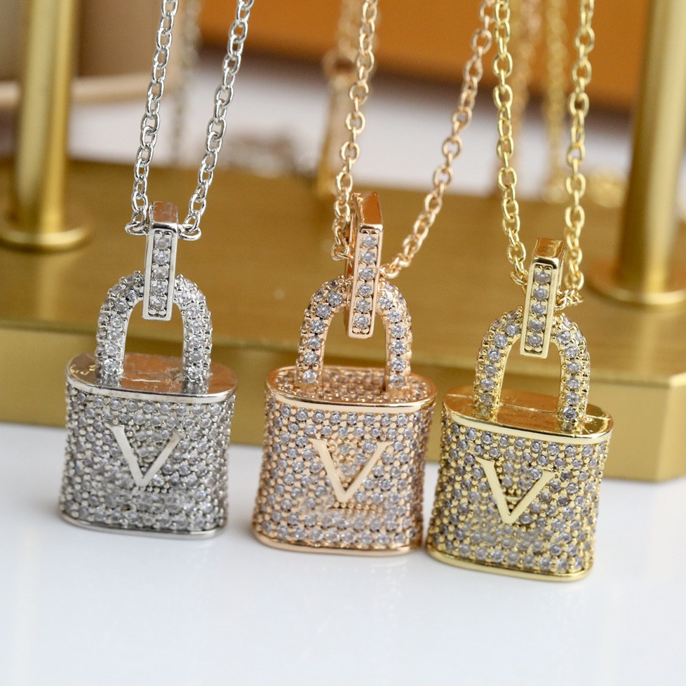Luxury gold lock necklace designer 925 silver fashion for man woman 18k gold plated aaa diamond pendant necklaces party wedding lovers gift Jewelry
Luxury gold lock necklace designer 925 silver fashion for man woman 18k gold plated aaa diamond pendant necklaces party wedding lovers gift Jewelry