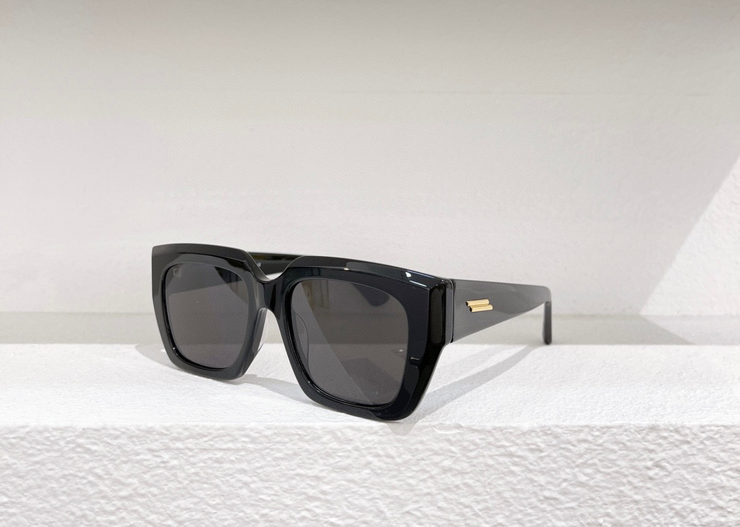 Womens Sunglasses For Women Men Sun Glasses Mens 1030 Fashion Style Protects Eyes UV400 Lens With Random Box And Case
Womens Sunglasses For Women Men Sun Glasses Mens 1030 Fashion Style Protects Eyes UV400 Lens With Random Box And Case
