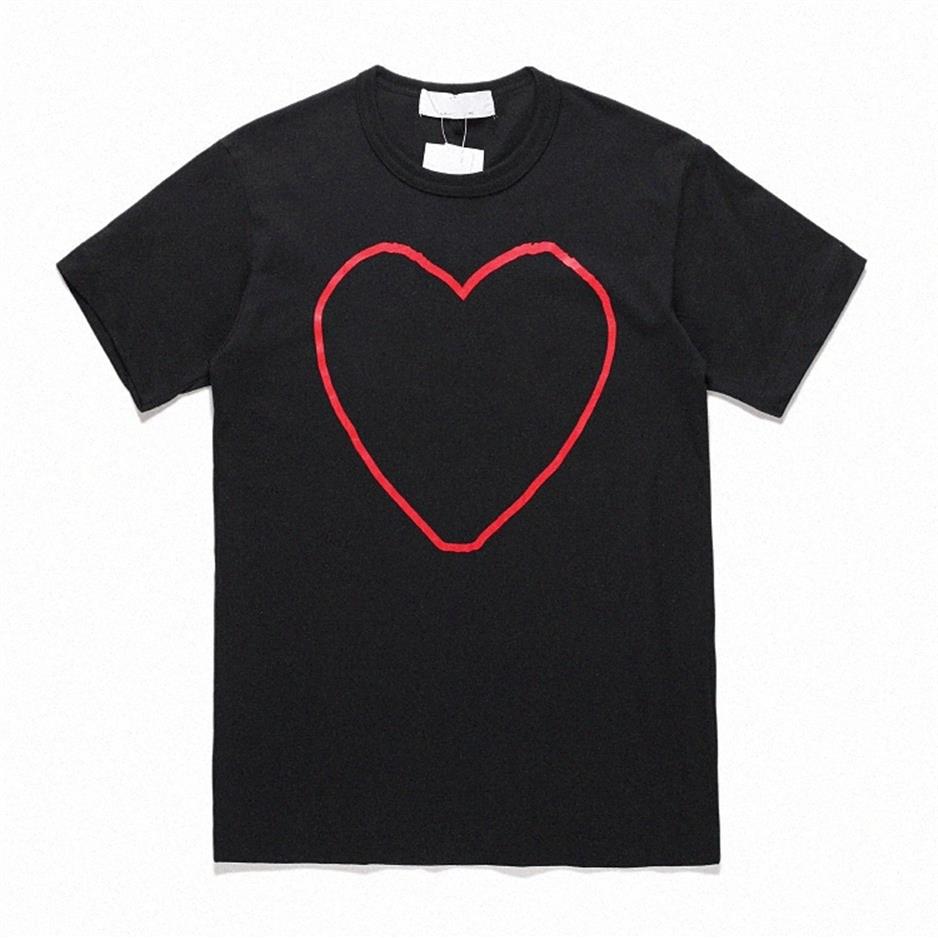 Fashion Mens Play T Shirt Designer Red Heart Shirt Commes Casual Women Shirts Des Badge Garcons High Quanlity TShirts Cotton Embro2460
Fashion Mens Play T Shirt Designer Red Heart Shirt Commes Casual Women Shirts Des Badge Garcons High Quanlity TShirts Cotton Embro2460