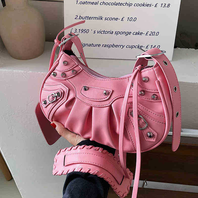 Luxurious Balenicagas bag Texture small bag women's trend this year's popular broadband Single Shoulder Messenger Bag 658L Balencaigaity, Apple green
Luxurious Balenicagas bag Texture small bag women's trend this year's popular broadband Single Shoulder Messenger Bag 658L Balencaigaity, Apple green