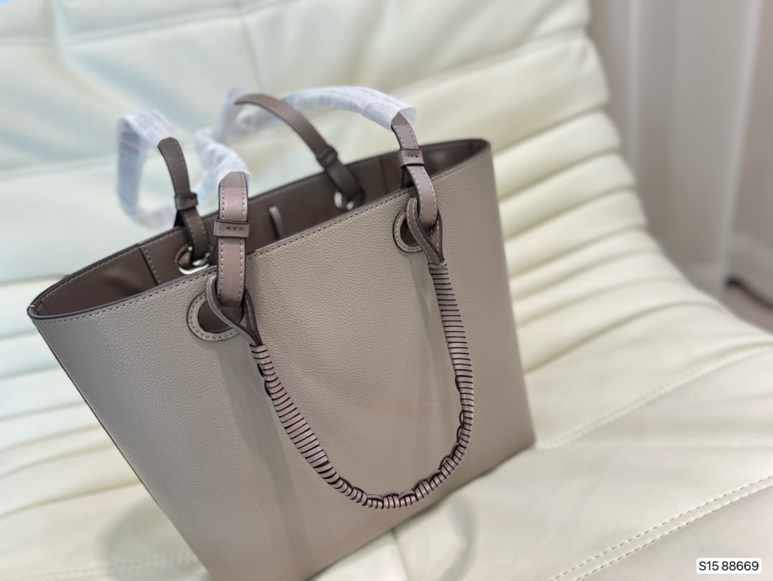 Lo1 new shopping bags Single shoulder bag 2022 designer fashion lady classic letter logo handbag messenger bag tote bags Christmas gifts, Gift tshirt
Lo1 new shopping bags Single shoulder bag 2022 designer fashion lady classic letter logo handbag messenger bag tote bags Christmas gifts, Gift tshirt