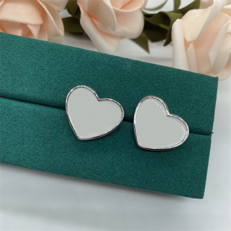 Heart Gutta Percha Earrings Triangle Designers Earrings Fashion Women Accessories Hoop Ear Studs Luxury Men Women Stud
Heart Gutta Percha Earrings Triangle Designers Earrings Fashion Women Accessories Hoop Ear Studs Luxury Men Women Stud