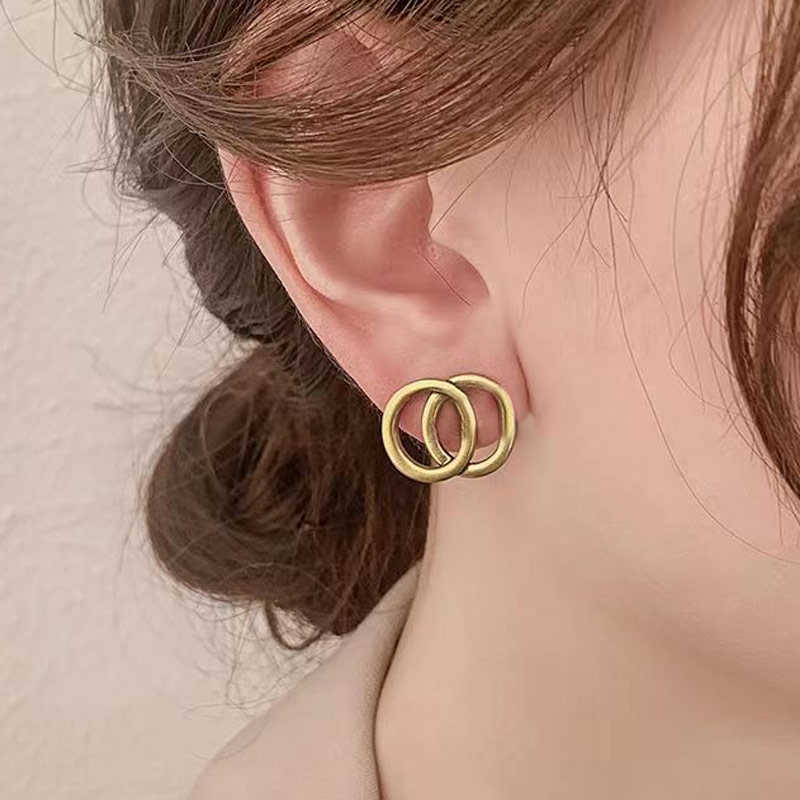 Stud Designers Ear s Pierce Womens Double g Letter Gold 24k Simple Luxurys Retro Earrings for Woman Jewelry 2
Stud Designers Ear s Pierce Womens Double g Letter Gold 24k Simple Luxurys Retro Earrings for Woman Jewelry 2