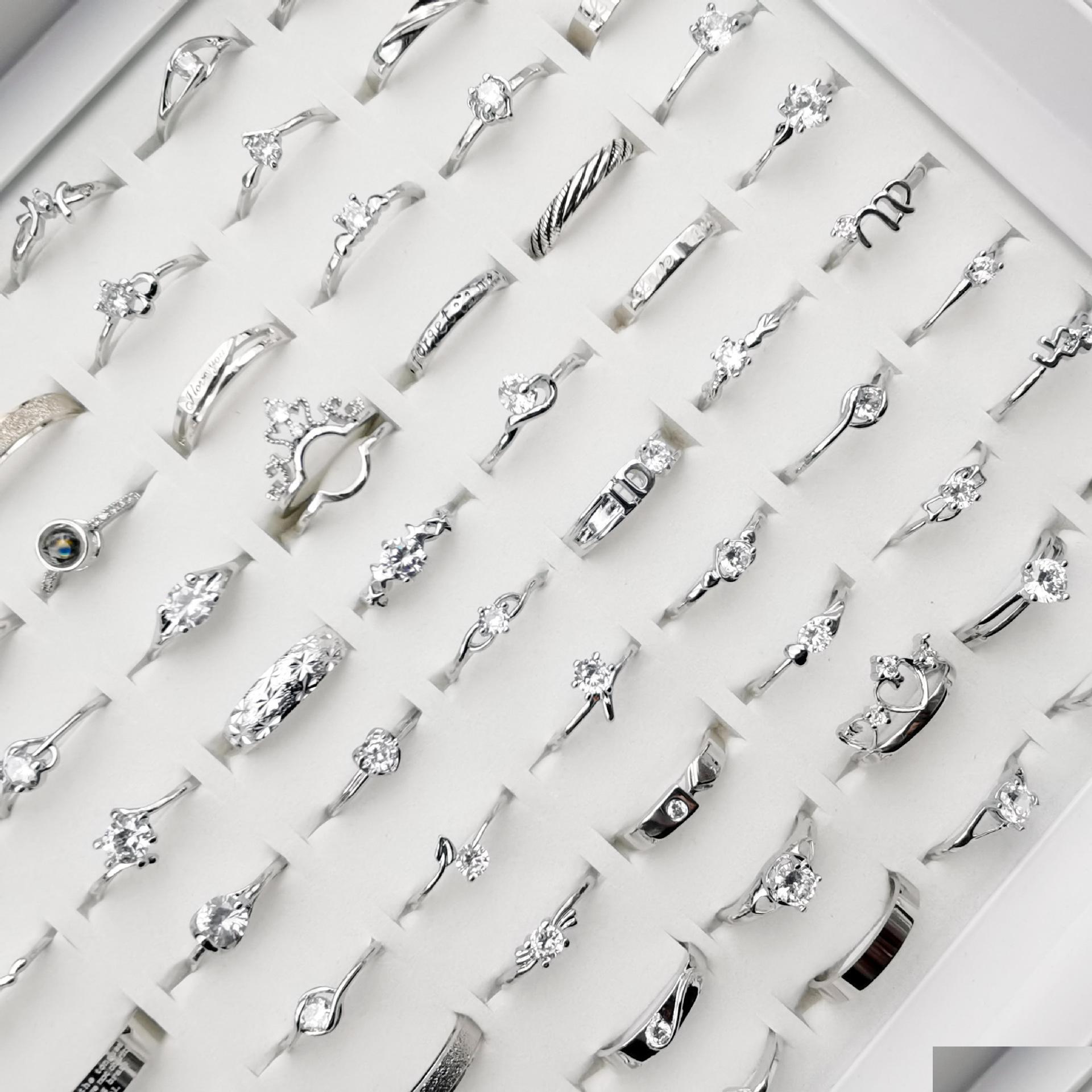 Band Rings Wholesale 100Pcs Sparkling Sier Rings Fashion Simple Womens Wedding Band Mixed Style Gift Party Engagement Jewelry Drop D Dhg3L
Band Rings Wholesale 100Pcs Sparkling Sier Rings Fashion Simple Womens Wedding Band Mixed Style Gift Party Engagement Jewelry Drop D Dhg3L