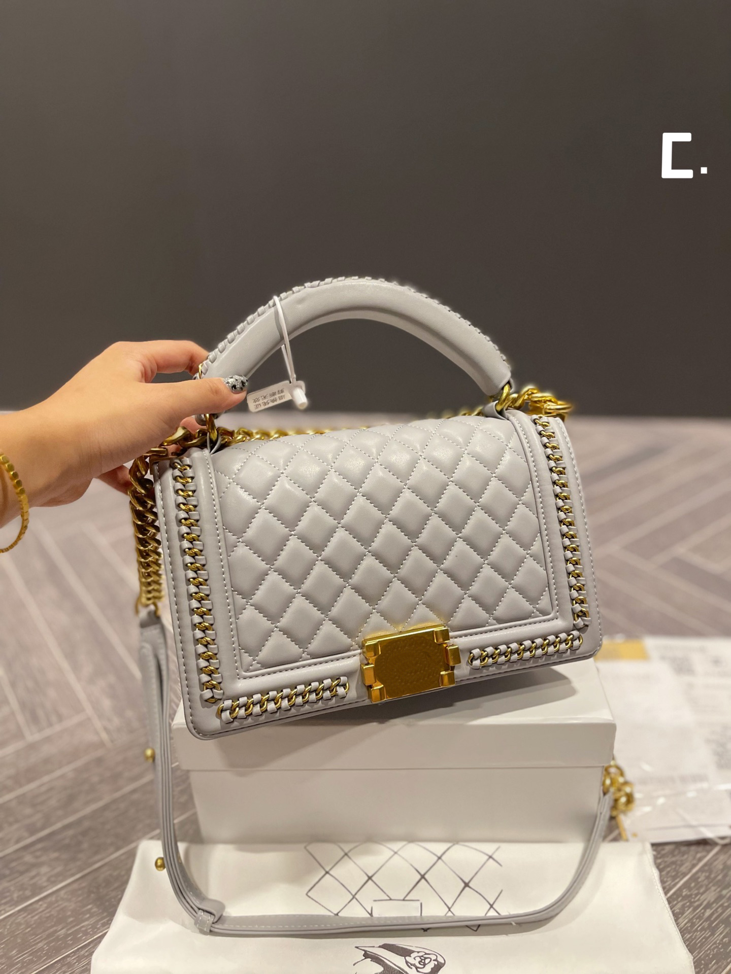 Shoulder bag Luxury tote purse Brand handbag message bags Genuine Leather Cluth Crossbody Original 5A Quality Lambskin Gold Chain 25CM Designer Flap Fashion GREY, Box
Shoulder bag Luxury tote purse Brand handbag message bags Genuine Leather Cluth Crossbody Original 5A Quality Lambskin Gold Chain 25CM Designer Flap Fashion GREY, Box