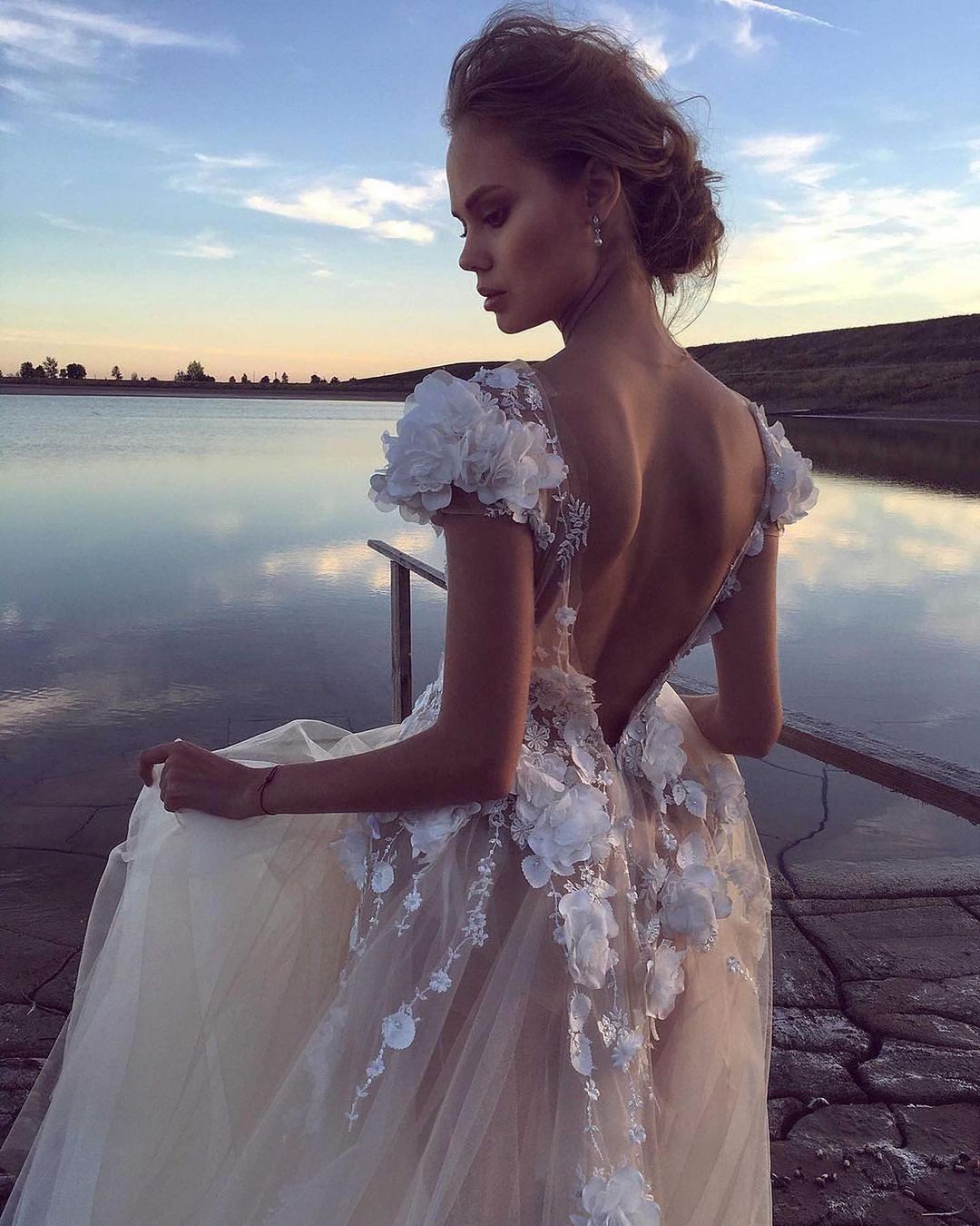Sexy A Line Wedding Dresses Transparent Short Sleeve Bridal Gown Backless 3D Flowers Appliques Tulle Floor Length Robe De Soiree