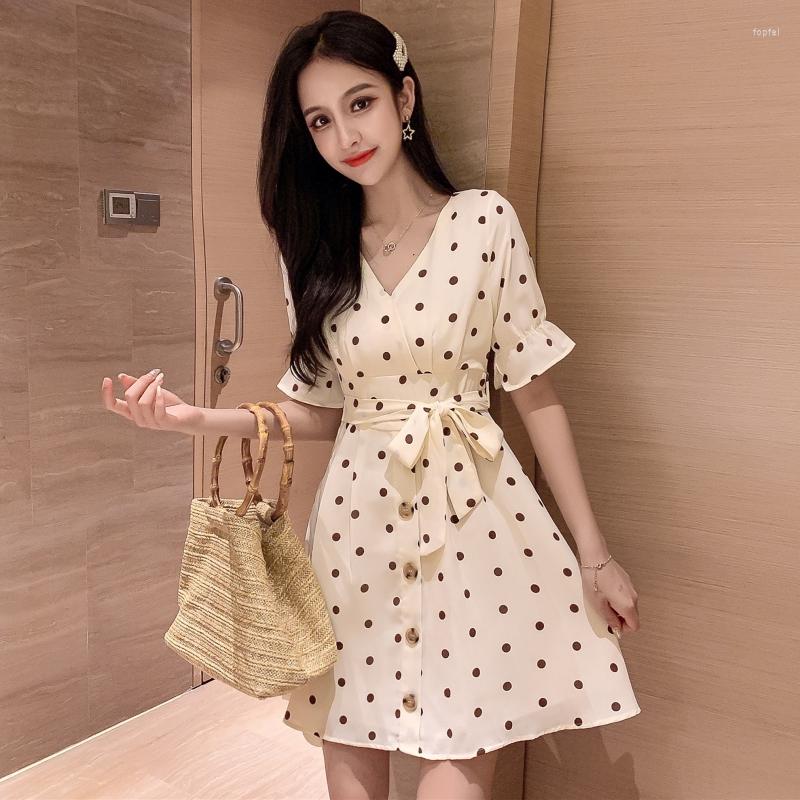 Party Dresses Chiffon Sumemer Sweet Wavelet Point Button Short Lotus Leaf Sleeve V-Neck Knee-Length A-Line Slim Beige Cocktail Dress 9736
Party Dresses Chiffon Sumemer Sweet Wavelet Point Button Short Lotus Leaf Sleeve V-Neck Knee-Length A-Line Slim Beige Cocktail Dress 9736
