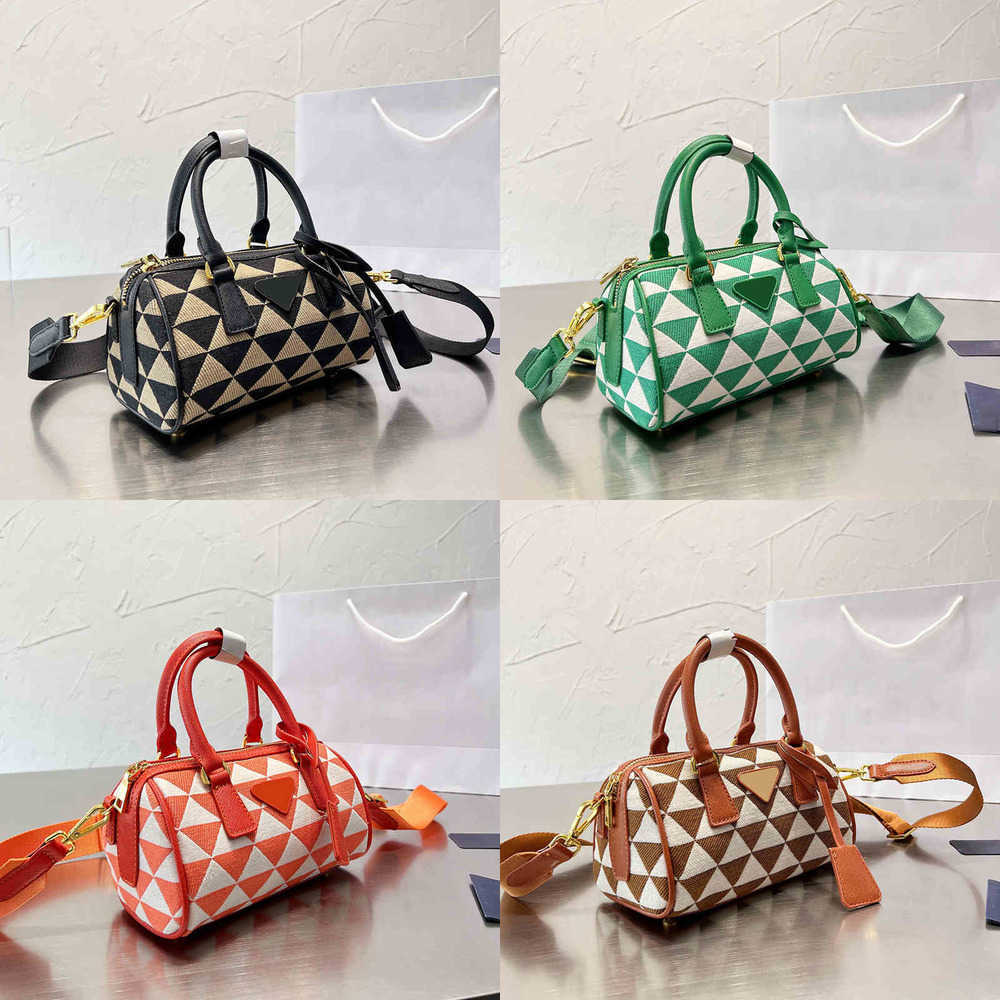 Evening Bags designer bag Pillow Bags Luxury shoulder bag women Fashion Two-tone canvas handbag Wide Strap Crossbody wallet 220908, Pbag-03
Evening Bags designer bag Pillow Bags Luxury shoulder bag women Fashion Two-tone canvas handbag Wide Strap Crossbody wallet 220908, Pbag-03