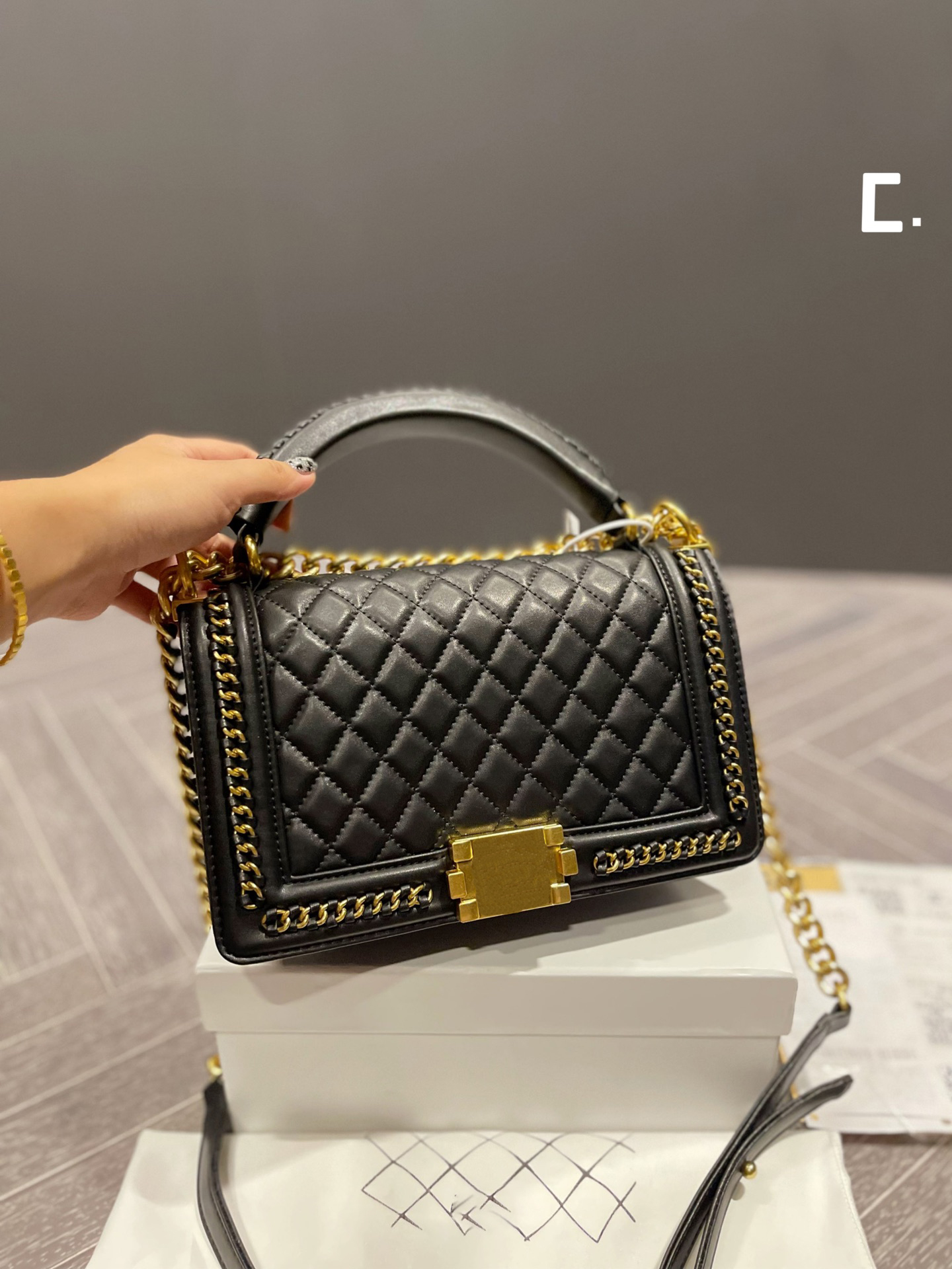 Shoulder bag Luxury tote purse Brand handbag message bags Genuine Leather Cluth Crossbody Original 5A Quality Lambskin Gold Chain 25CM Designer Flap, Box
Shoulder bag Luxury tote purse Brand handbag message bags Genuine Leather Cluth Crossbody Original 5A Quality Lambskin Gold Chain 25CM Designer Flap, Box