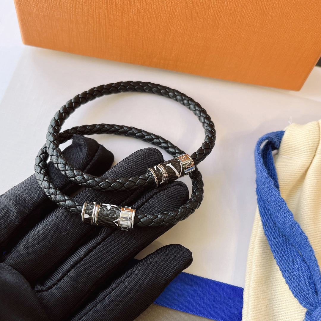 Black Old Flower Rope Bangle Classic Brand Style Bracelet Charm New Style Female Designer Selected Couple Gift Fashion Personality
Black Old Flower Rope Bangle Classic Brand Style Bracelet Charm New Style Female Designer Selected Couple Gift Fashion Personality