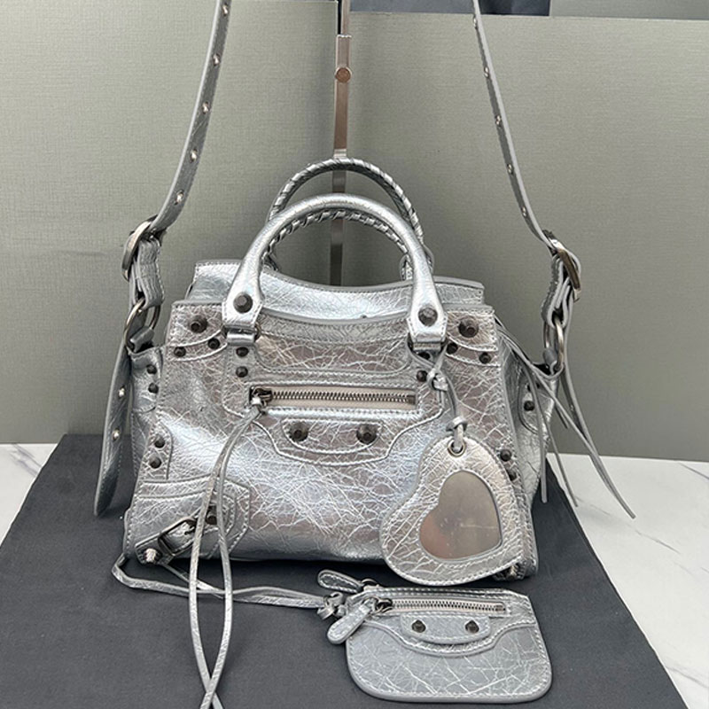 Locomotive Bag Women Fashion Totes Neo Cagole Handbags Old Flower Letter Shoulder Bags Zipper Closure With Small Wallet Cardioid Mirror 7 Colors
Locomotive Bag Women Fashion Totes Neo Cagole Handbags Old Flower Letter Shoulder Bags Zipper Closure With Small Wallet Cardioid Mirror 7 Colors